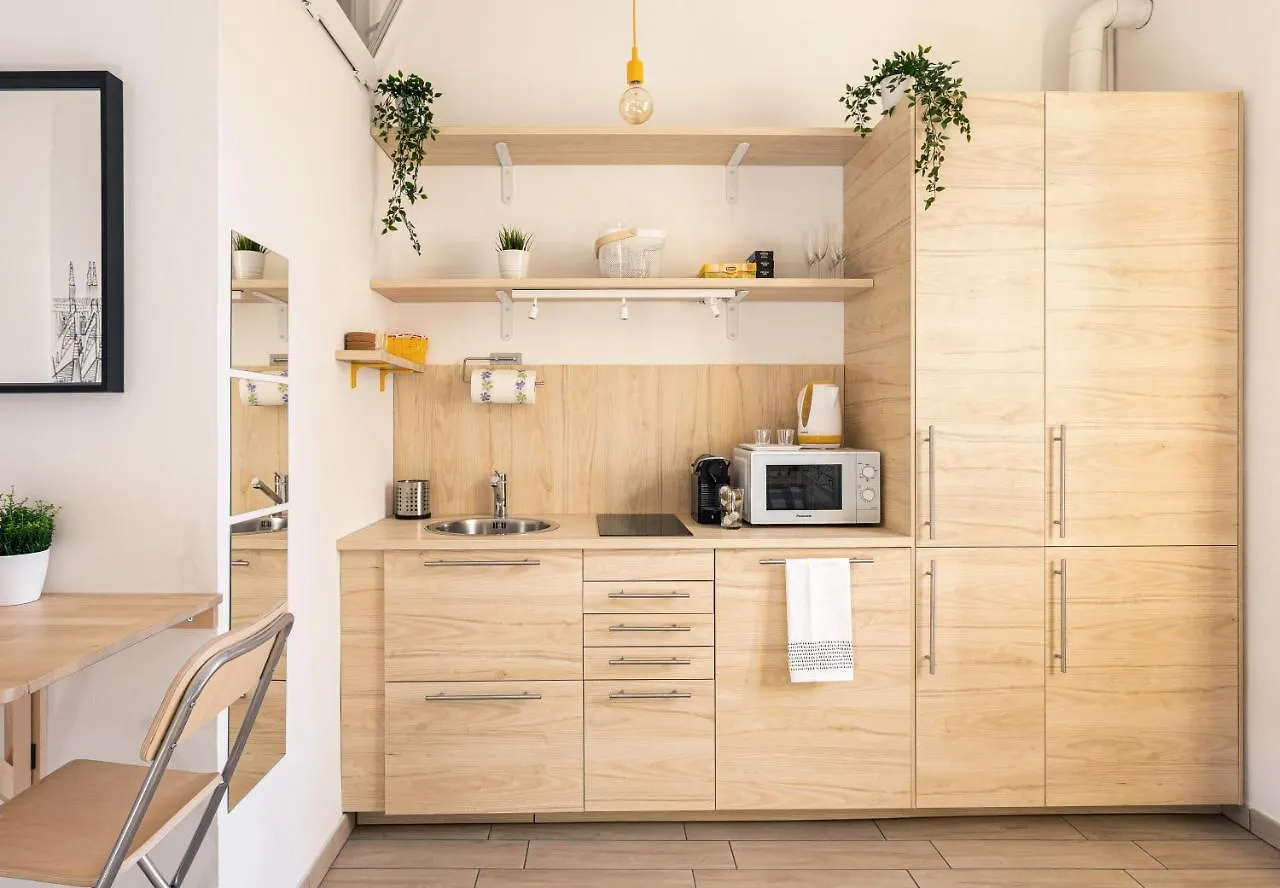 Apartment A Yellow Touch - Modern Studio In Isola Milano