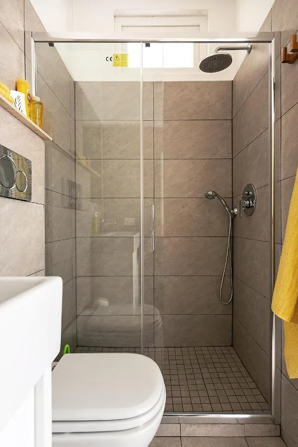 A Yellow Touch - Modern Studio In Isola Milano 0*, Milan